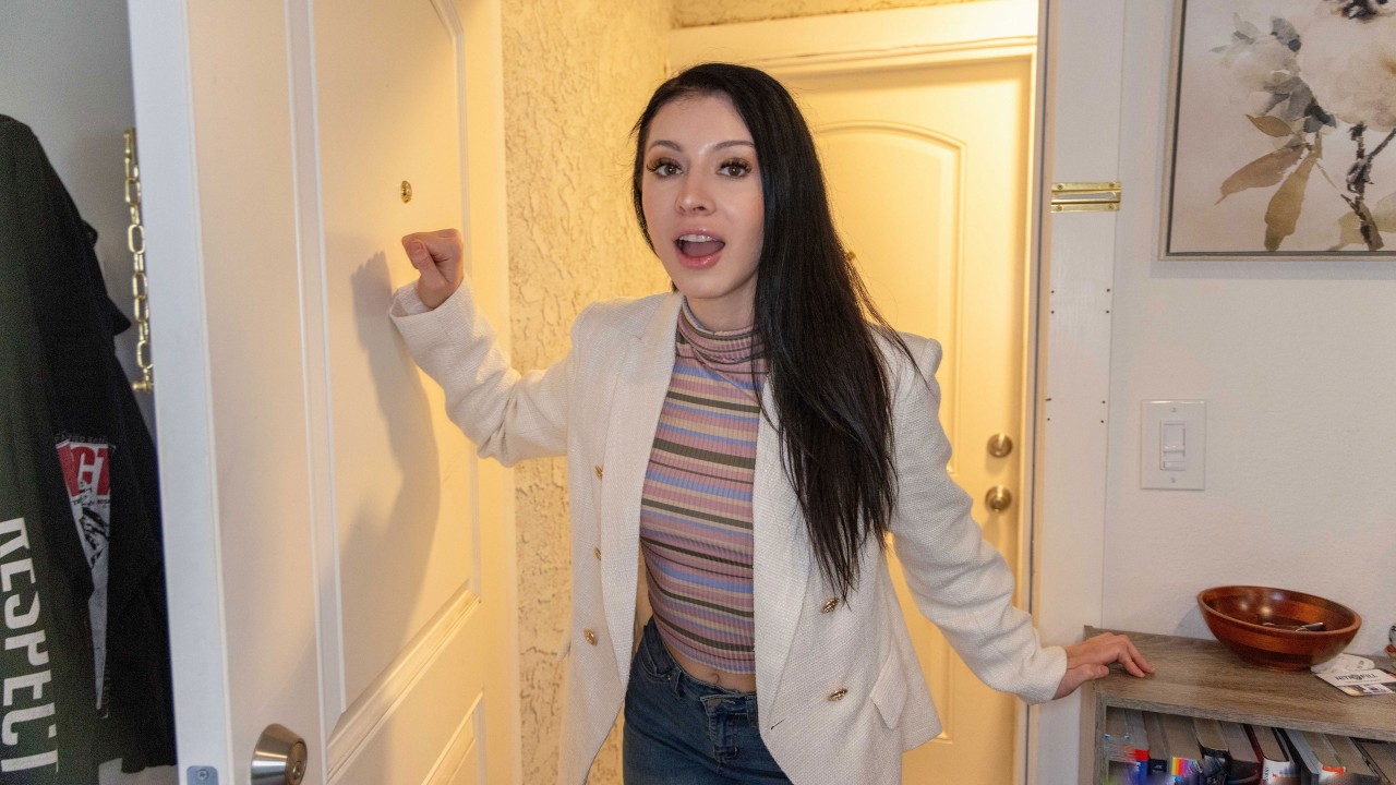 Hot Teen Realtor Fucked Hard by Her Client and Closes the Deal